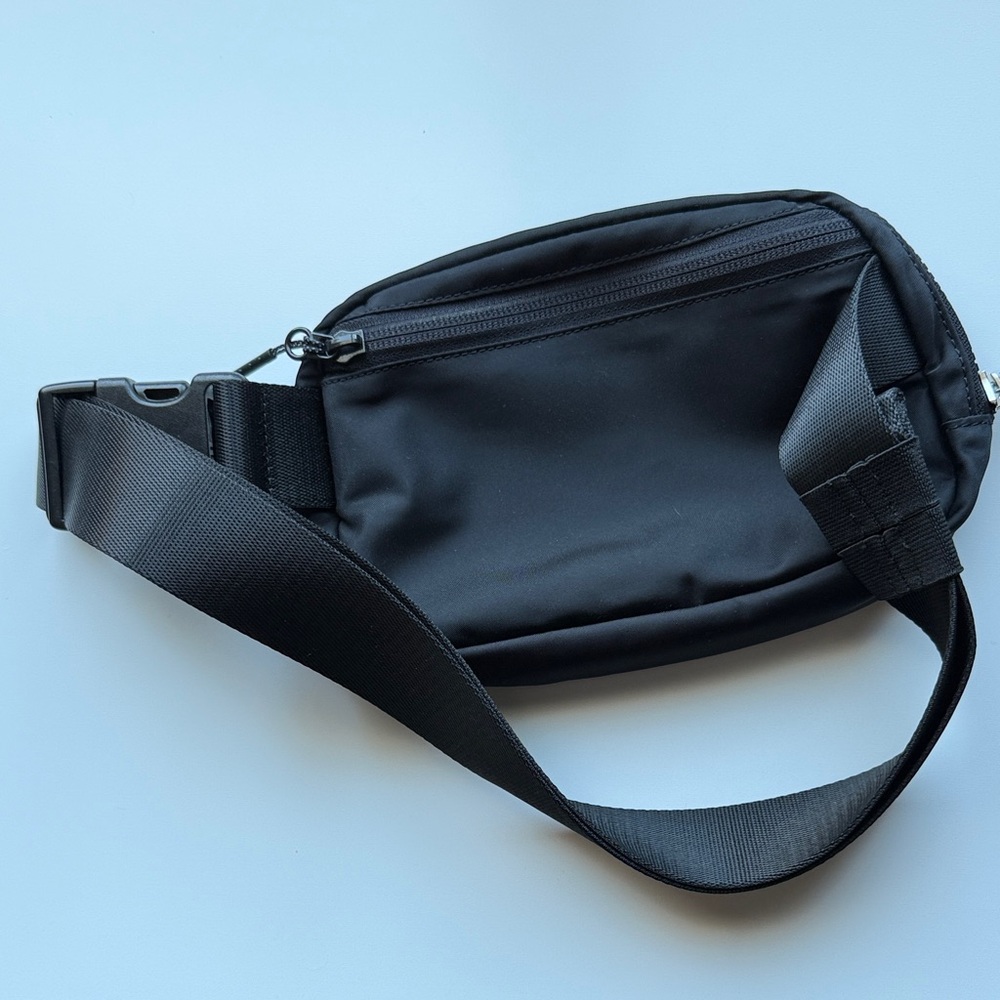 lululemon Black Belt Bag - Picture 2 of 3
